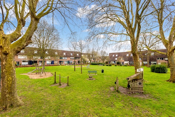 Foto - Te koop: tussenwoning gelegen aan groenvoorziening